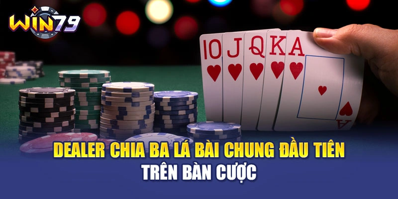 Dealer chia ba lá bài chung đầu tiên trên bàn cược